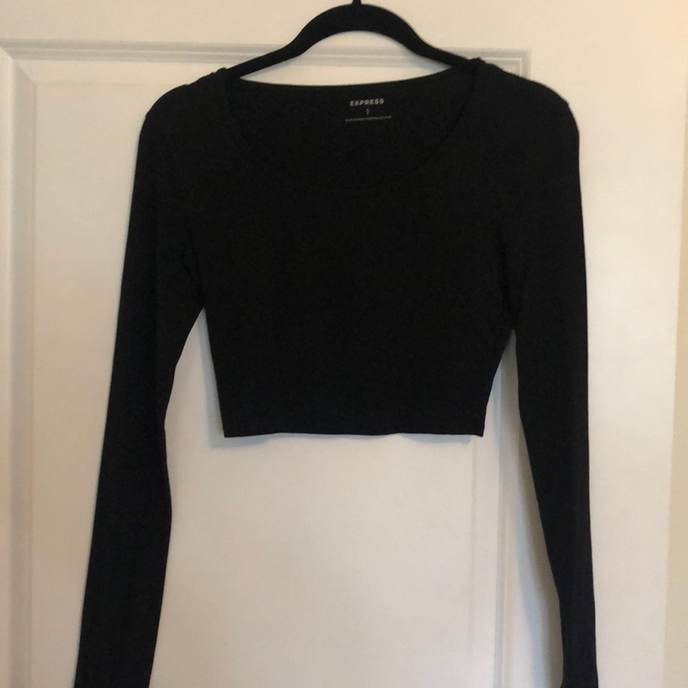 Black long sleeve crop top